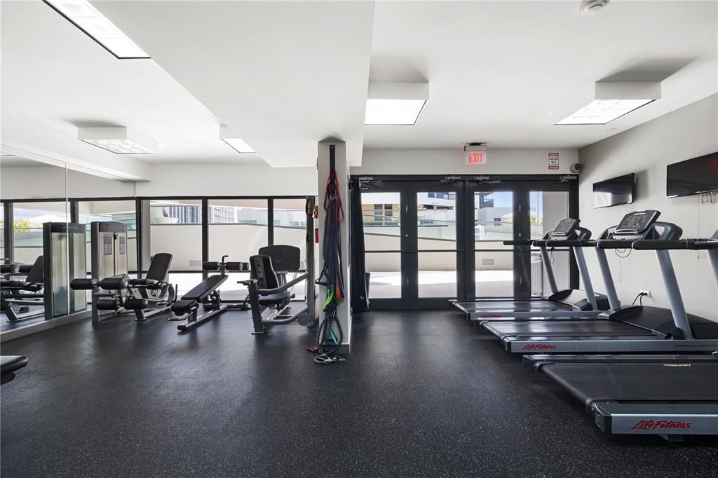 For Sale: $2,295,000 (3 beds, 3 baths, 4915 Square Feet)