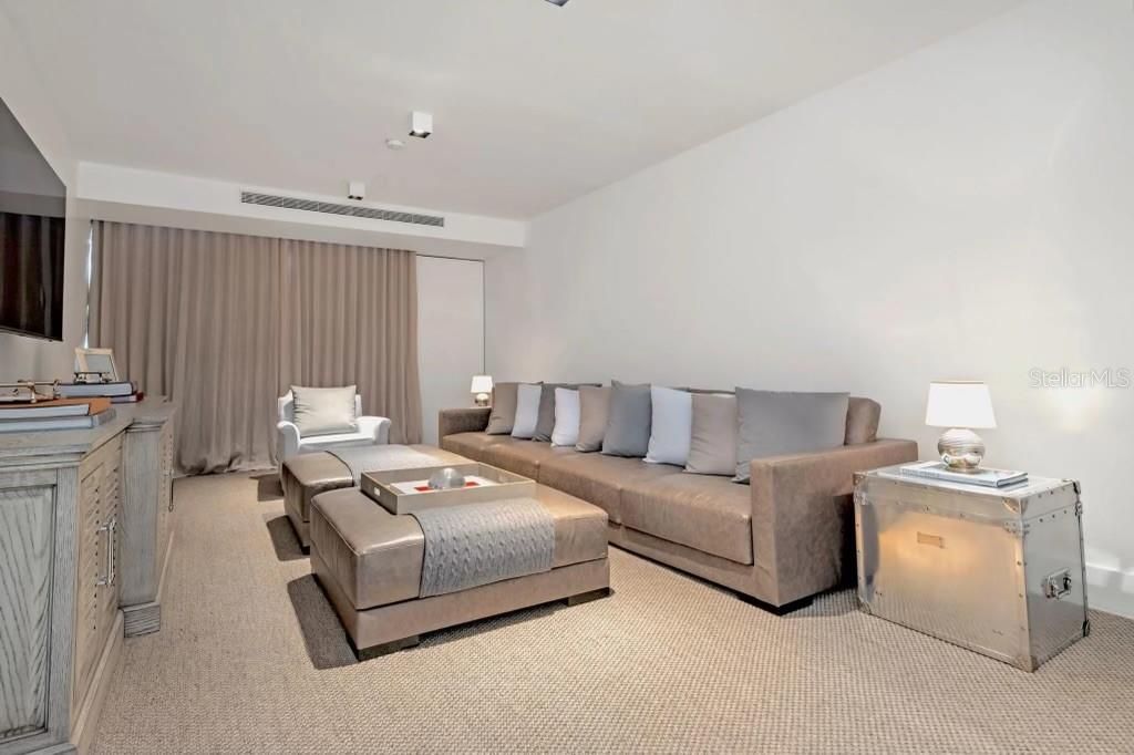 For Sale: $2,295,000 (3 beds, 3 baths, 4915 Square Feet)