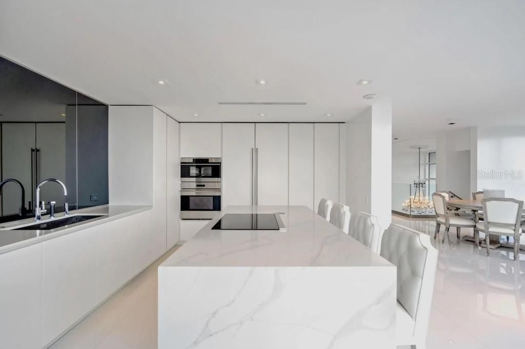 For Sale: $2,295,000 (3 beds, 3 baths, 4915 Square Feet)