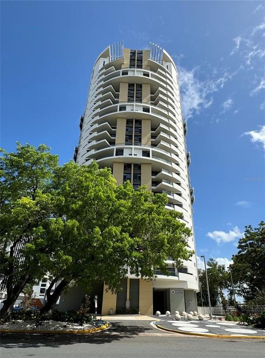 For Sale: $2,295,000 (3 beds, 3 baths, 4915 Square Feet)