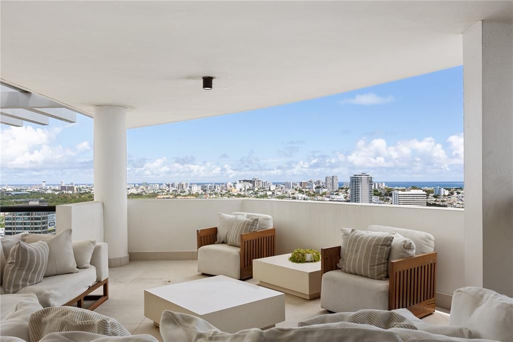 For Sale: $2,295,000 (3 beds, 3 baths, 4915 Square Feet)