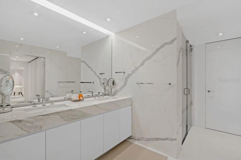 For Sale: $2,295,000 (3 beds, 3 baths, 4915 Square Feet)