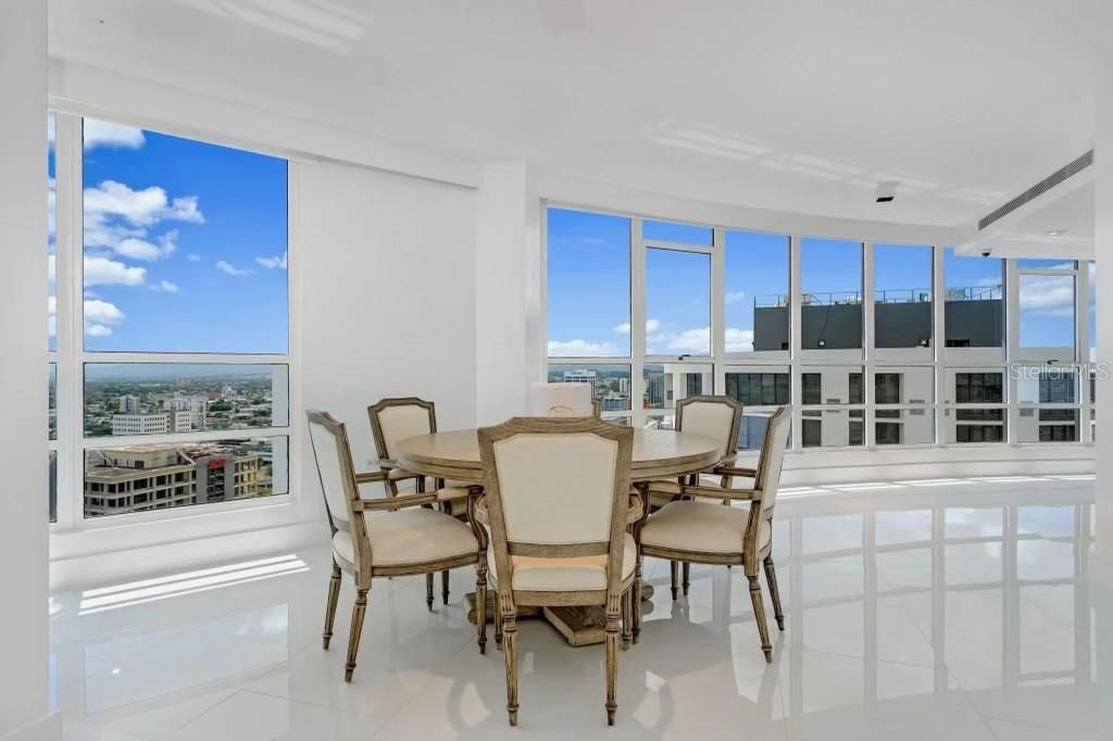 For Sale: $2,295,000 (3 beds, 3 baths, 4915 Square Feet)