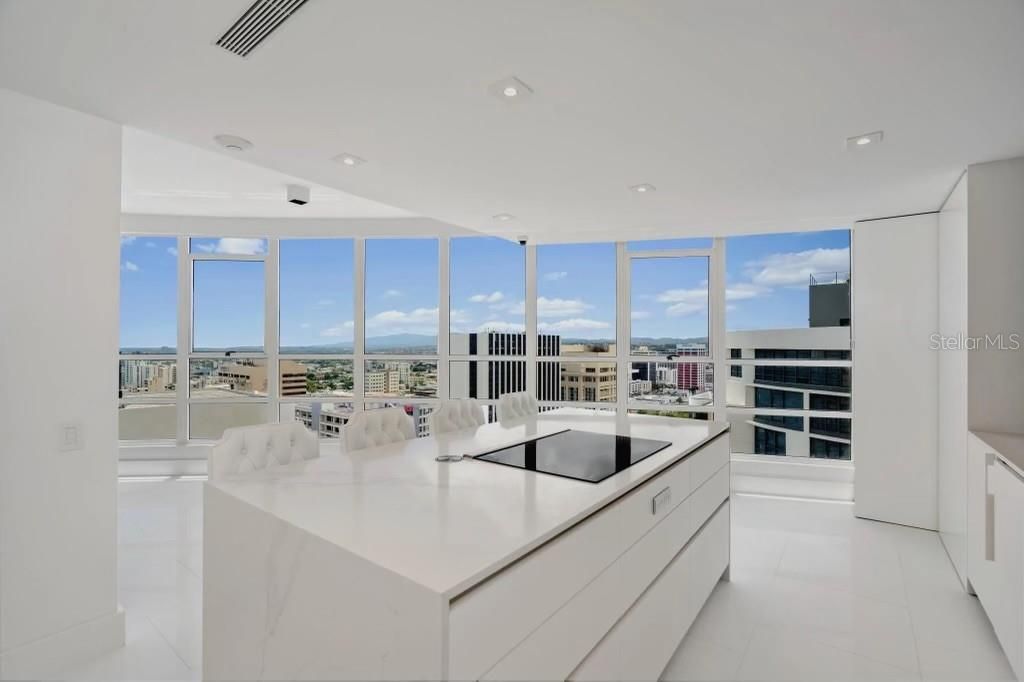 For Sale: $2,295,000 (3 beds, 3 baths, 4915 Square Feet)