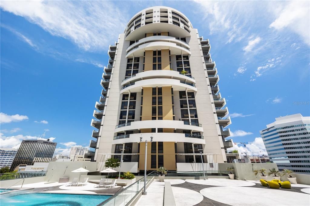 For Sale: $2,295,000 (3 beds, 3 baths, 4915 Square Feet)