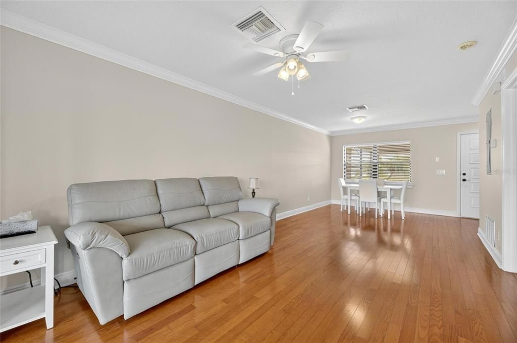 待售: $275,000 (1 贝兹, 1 浴室, 675 平方英尺)