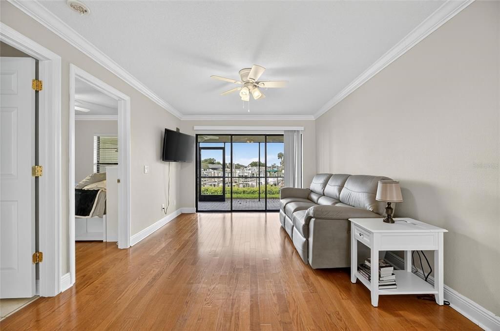 待售: $275,000 (1 贝兹, 1 浴室, 675 平方英尺)