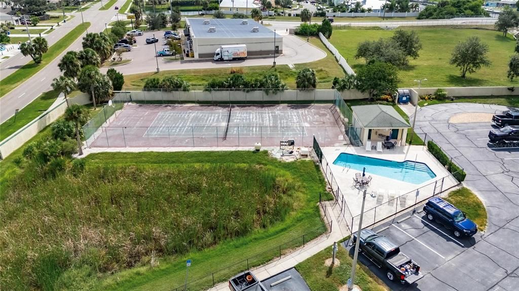 待售: $275,000 (1 贝兹, 1 浴室, 675 平方英尺)