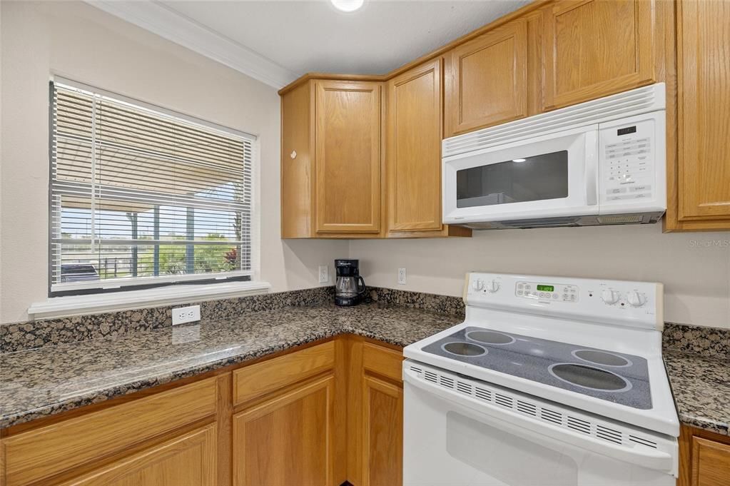 待售: $275,000 (1 贝兹, 1 浴室, 675 平方英尺)