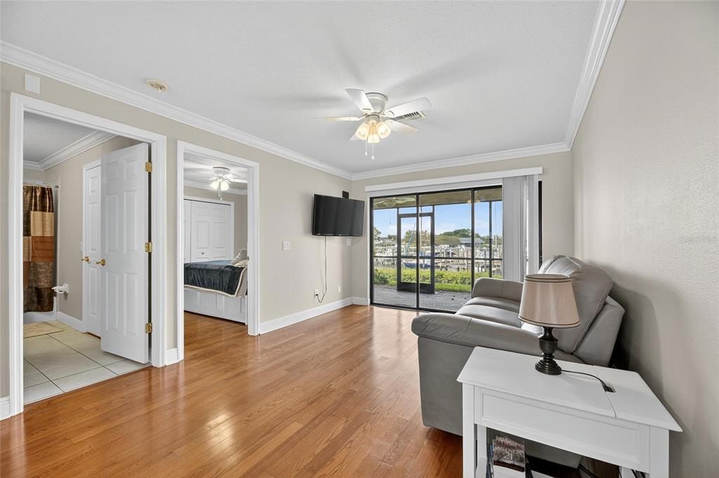 待售: $275,000 (1 贝兹, 1 浴室, 675 平方英尺)