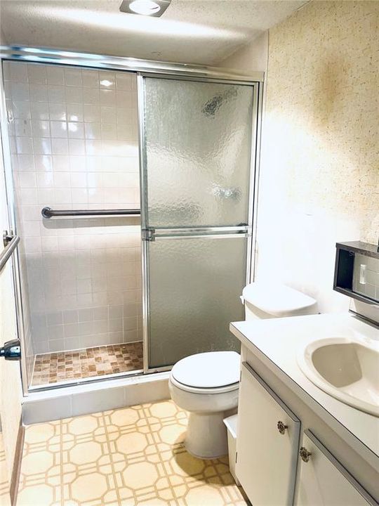 Active With Contract: $100,000 (2 beds, 2 baths, 902 Square Feet)