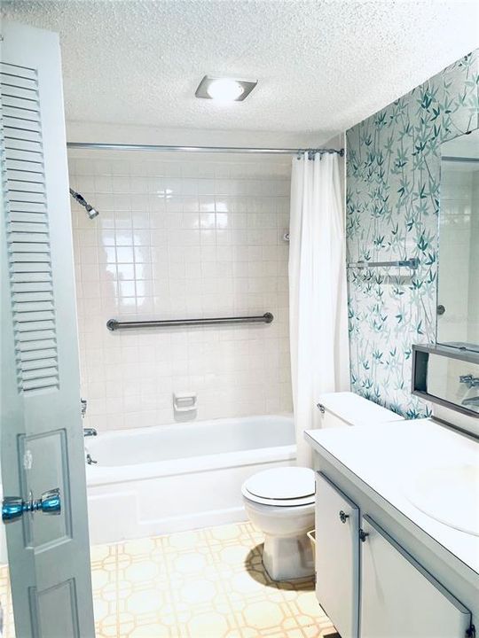 Active With Contract: $100,000 (2 beds, 2 baths, 902 Square Feet)