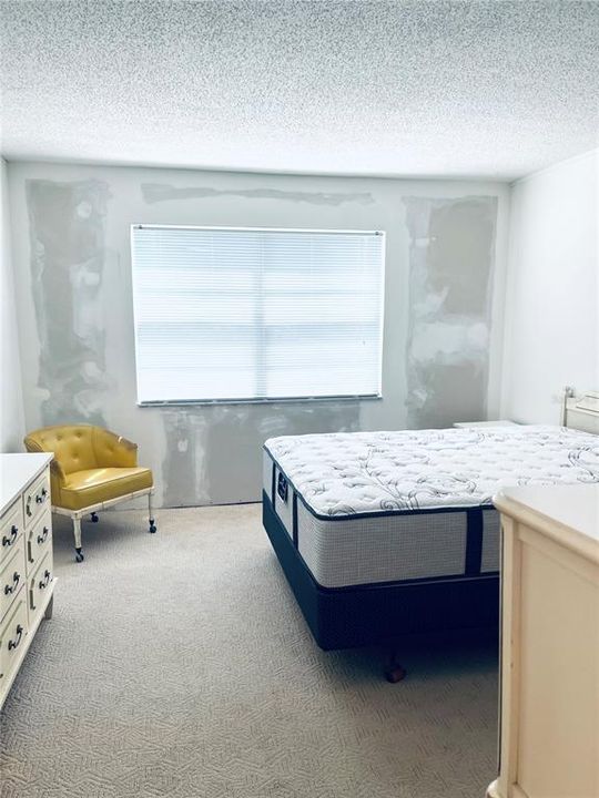 Active With Contract: $100,000 (2 beds, 2 baths, 902 Square Feet)