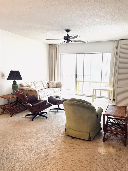 Active With Contract: $100,000 (2 beds, 2 baths, 902 Square Feet)