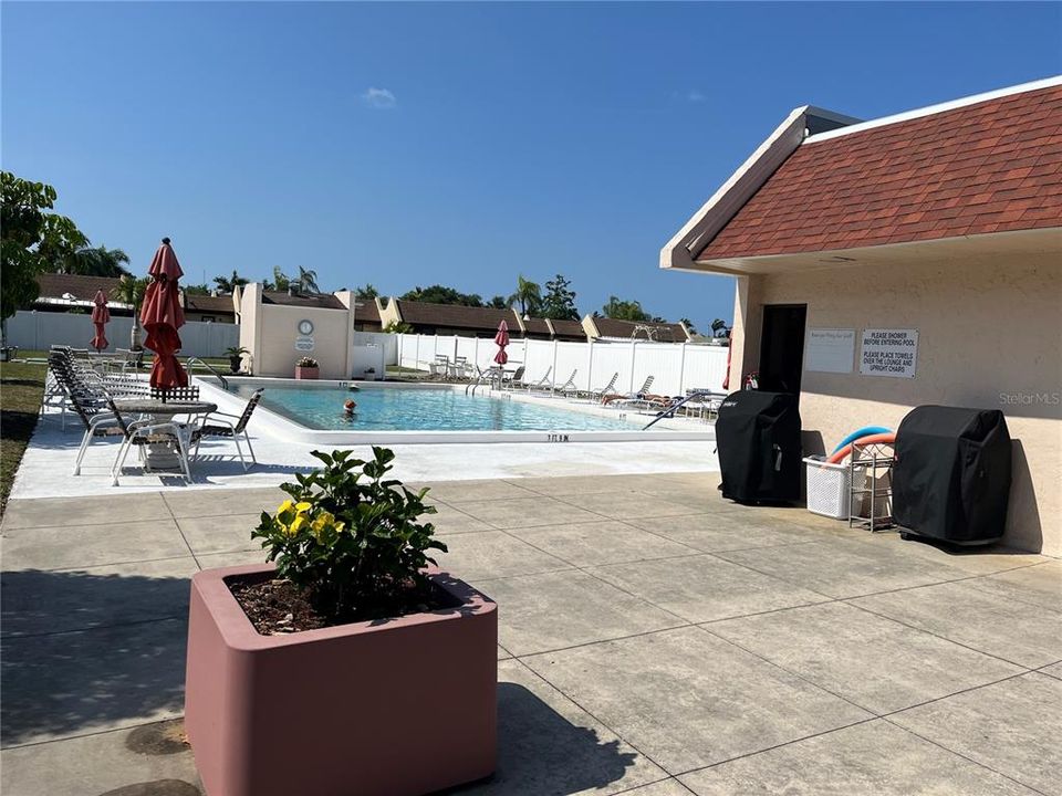 Active With Contract: $100,000 (2 beds, 2 baths, 902 Square Feet)