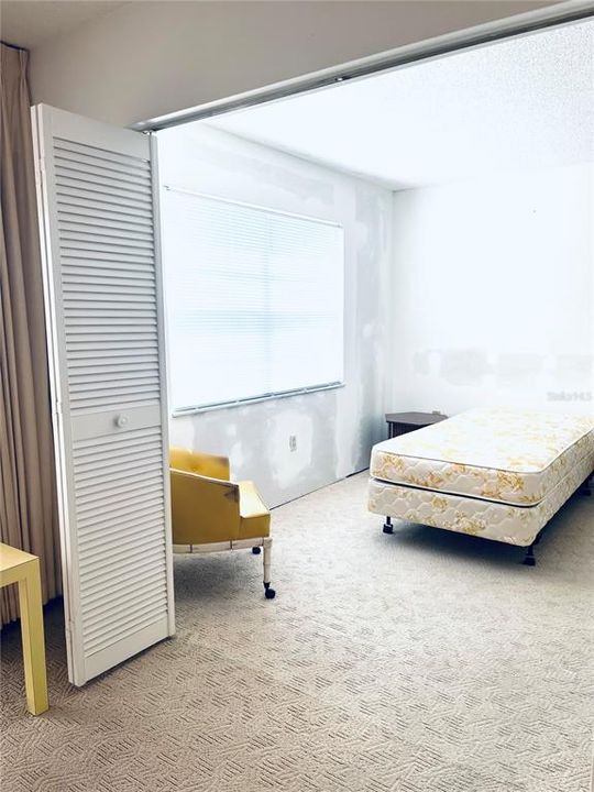 Active With Contract: $100,000 (2 beds, 2 baths, 902 Square Feet)