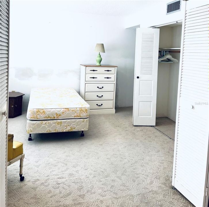 Active With Contract: $100,000 (2 beds, 2 baths, 902 Square Feet)