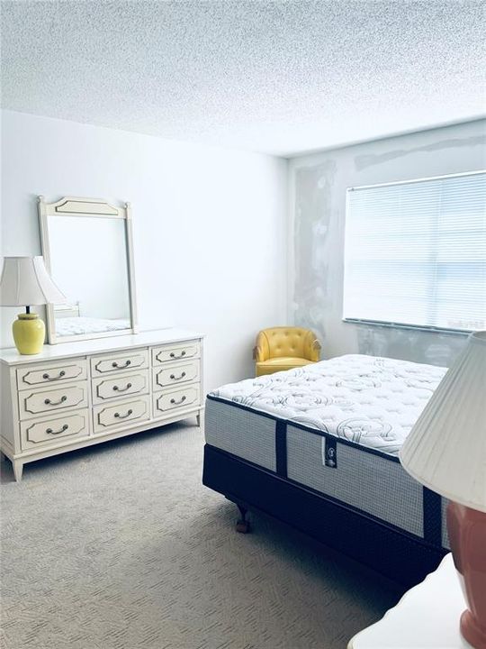 Active With Contract: $100,000 (2 beds, 2 baths, 902 Square Feet)