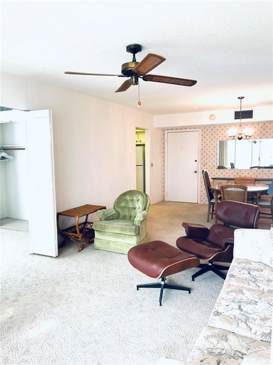 Active With Contract: $100,000 (2 beds, 2 baths, 902 Square Feet)