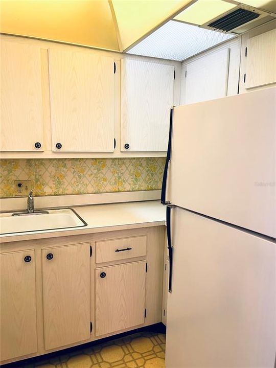 Active With Contract: $100,000 (2 beds, 2 baths, 902 Square Feet)