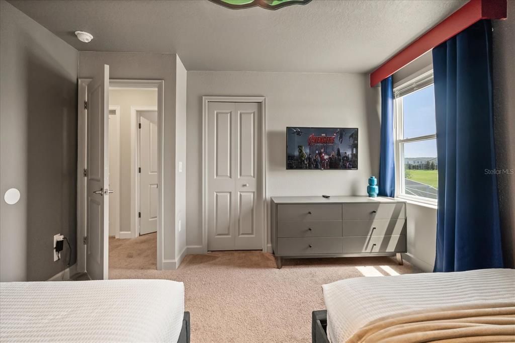 На продажу: $949,000 (9 спален, 5 ванн, 3909 Квадратных фут)