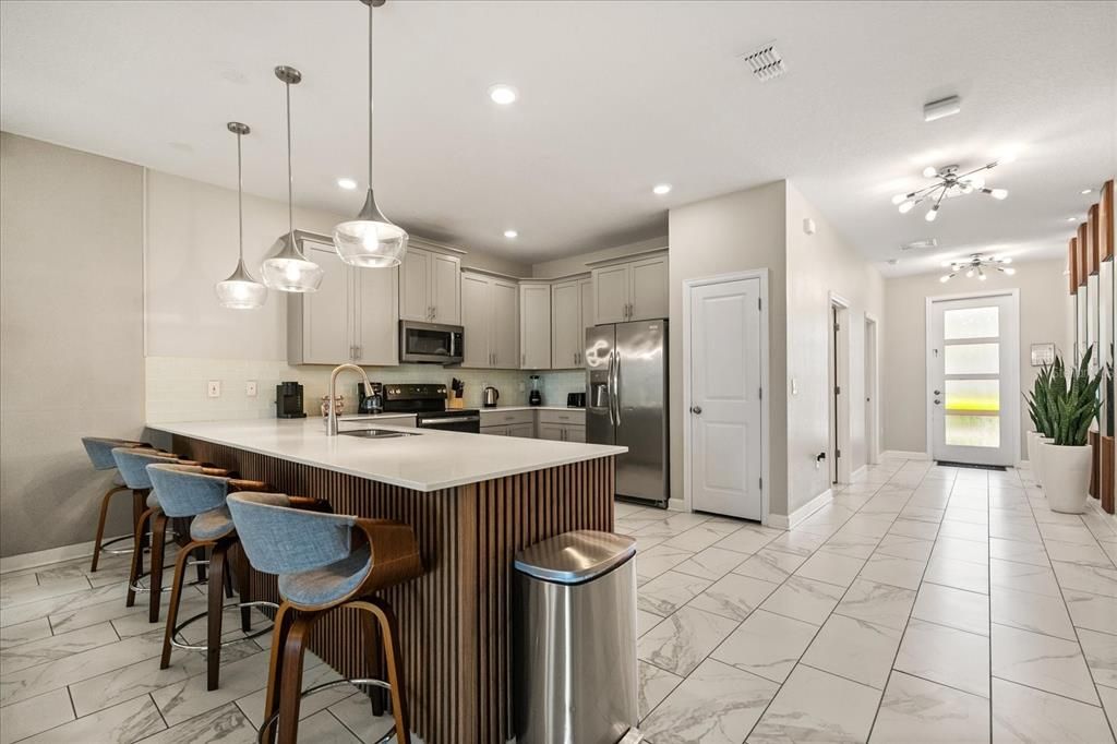 На продажу: $949,000 (9 спален, 5 ванн, 3909 Квадратных фут)