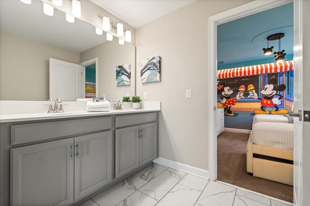 На продажу: $949,000 (9 спален, 5 ванн, 3909 Квадратных фут)