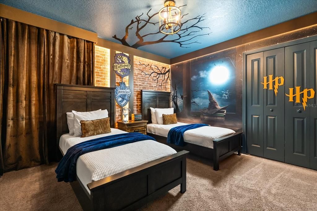 На продажу: $949,000 (9 спален, 5 ванн, 3909 Квадратных фут)