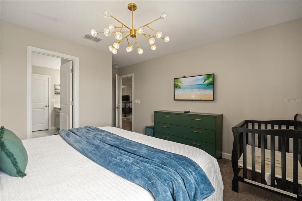 На продажу: $949,000 (9 спален, 5 ванн, 3909 Квадратных фут)