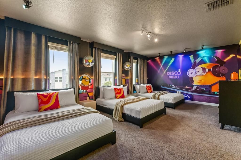 На продажу: $949,000 (9 спален, 5 ванн, 3909 Квадратных фут)