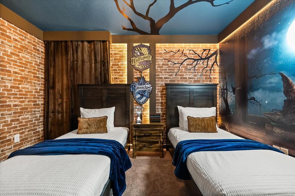 На продажу: $949,000 (9 спален, 5 ванн, 3909 Квадратных фут)