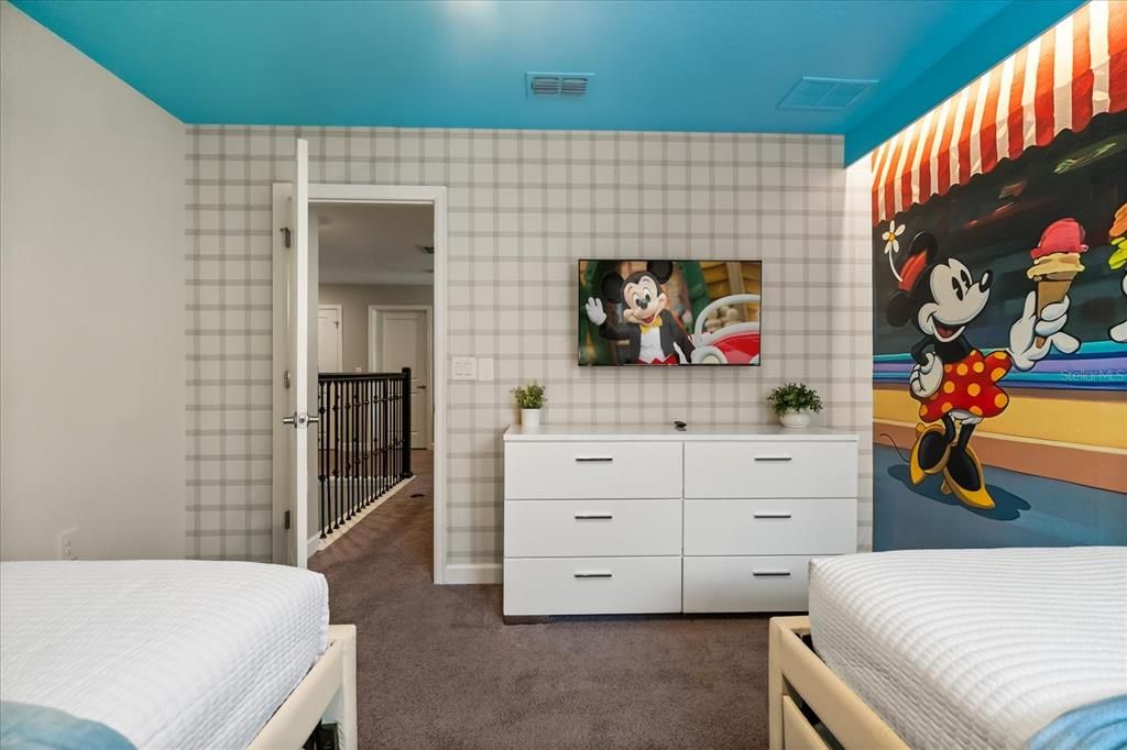 На продажу: $949,000 (9 спален, 5 ванн, 3909 Квадратных фут)