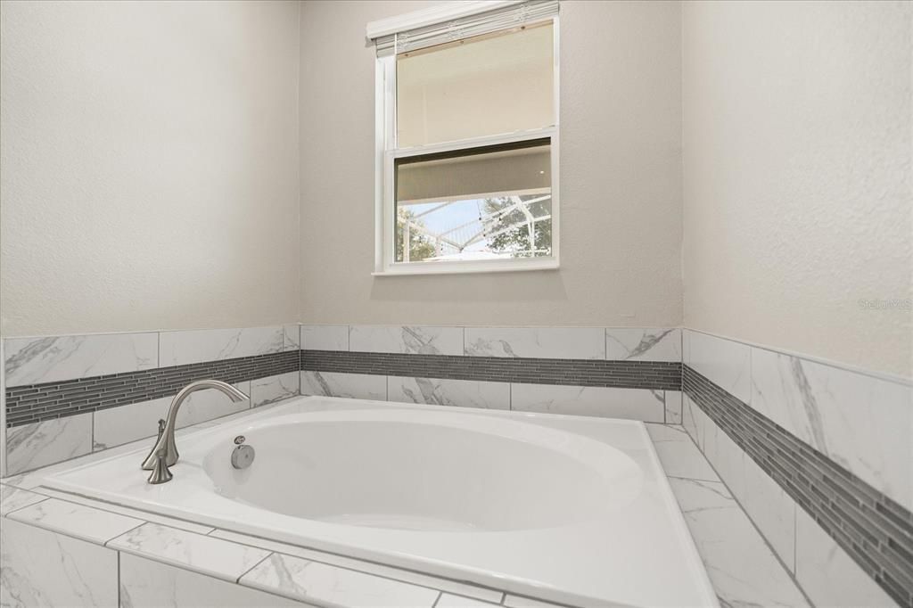 На продажу: $949,000 (9 спален, 5 ванн, 3909 Квадратных фут)