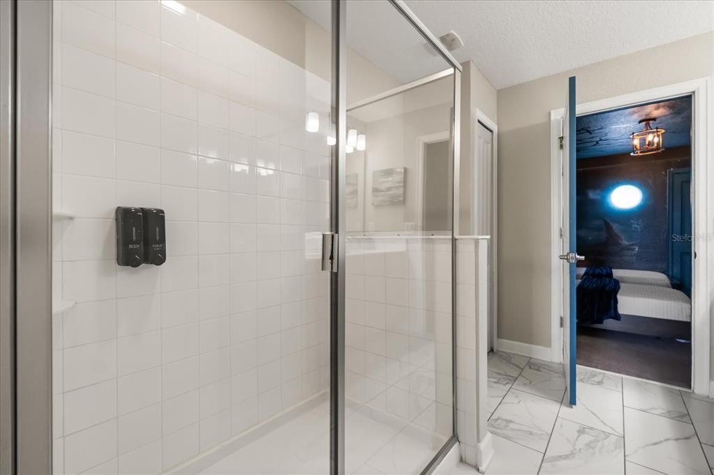 На продажу: $949,000 (9 спален, 5 ванн, 3909 Квадратных фут)