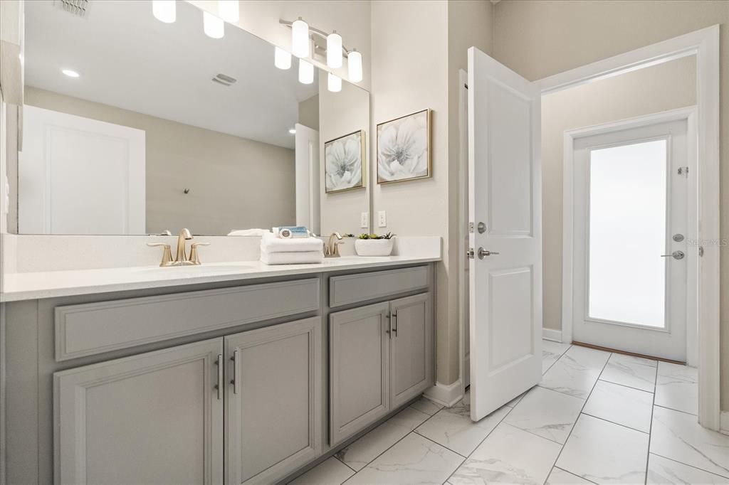 На продажу: $949,000 (9 спален, 5 ванн, 3909 Квадратных фут)