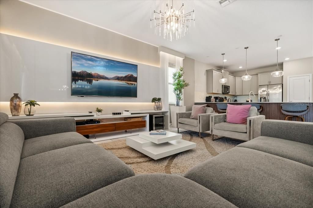 На продажу: $949,000 (9 спален, 5 ванн, 3909 Квадратных фут)