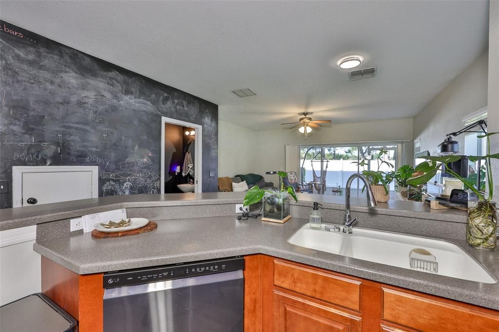 En Venta: $295,000 (3 camas, 2 baños, 1410 Pies cuadrados)