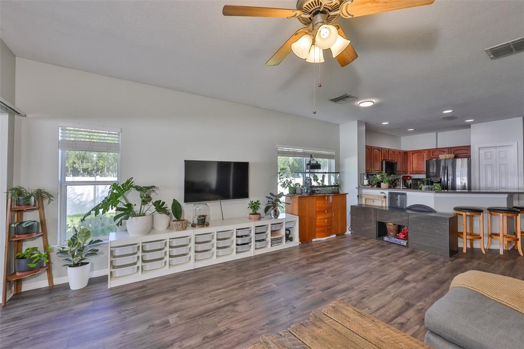 En Venta: $295,000 (3 camas, 2 baños, 1410 Pies cuadrados)