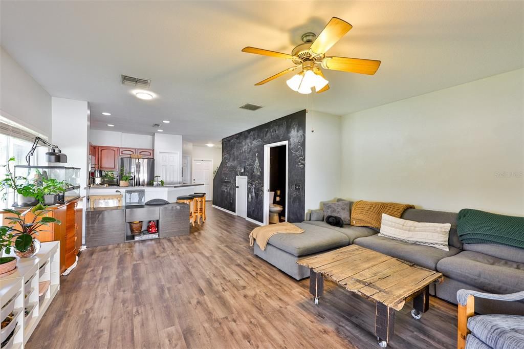 En Venta: $295,000 (3 camas, 2 baños, 1410 Pies cuadrados)