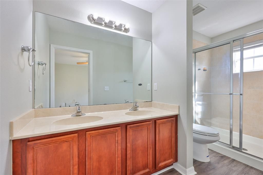 En Venta: $295,000 (3 camas, 2 baños, 1410 Pies cuadrados)