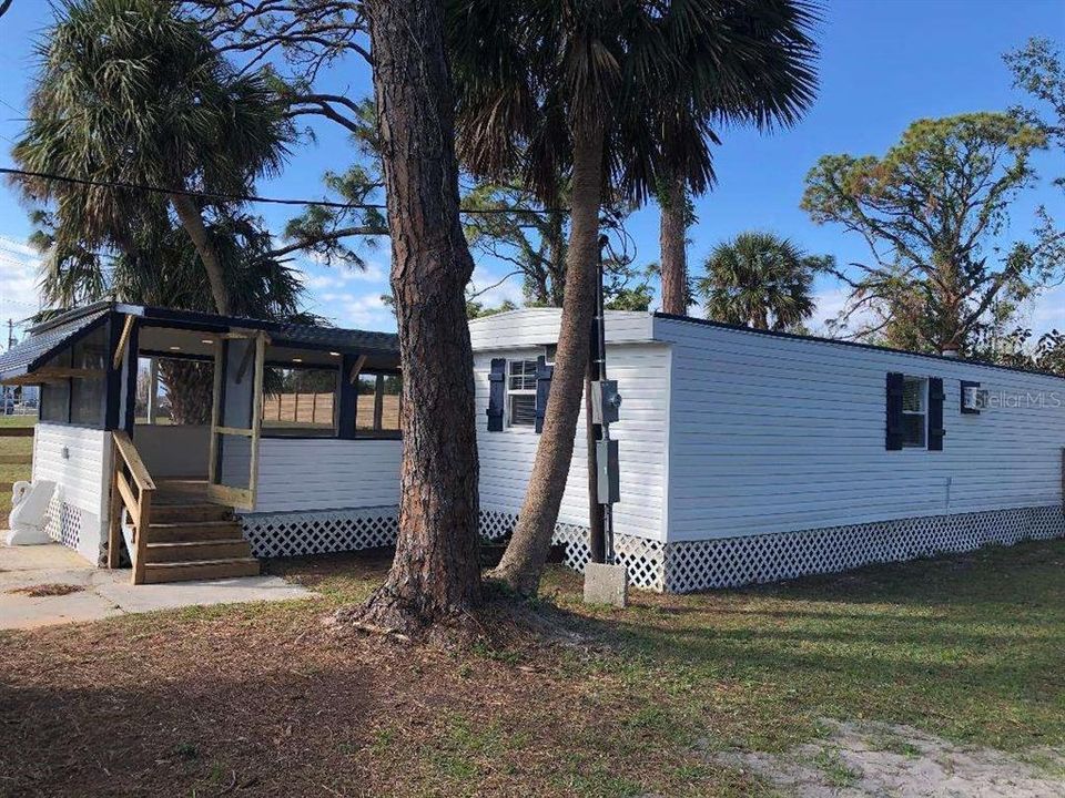 最近售出: $150,000 (2 贝兹, 1 浴室, 728 平方英尺)