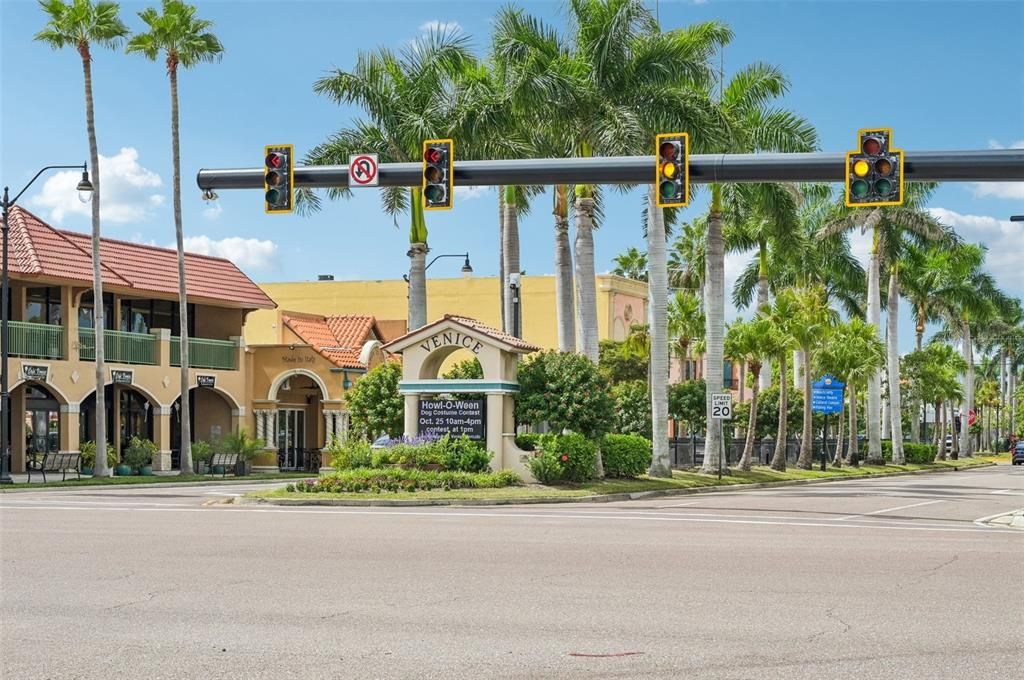 Под контрактом: $175,000 (2 спален, 2 ванн, 1004 Квадратных фут)