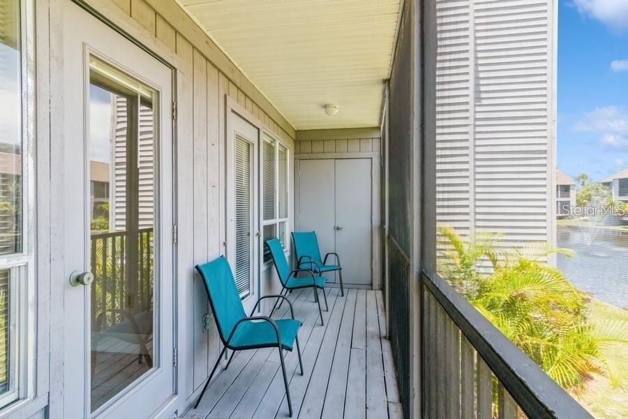 Под контрактом: $175,000 (2 спален, 2 ванн, 1004 Квадратных фут)