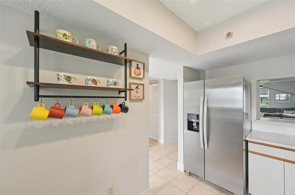 Под контрактом: $175,000 (2 спален, 2 ванн, 1004 Квадратных фут)