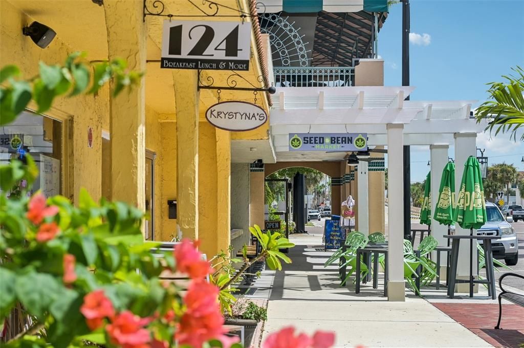 Под контрактом: $175,000 (2 спален, 2 ванн, 1004 Квадратных фут)