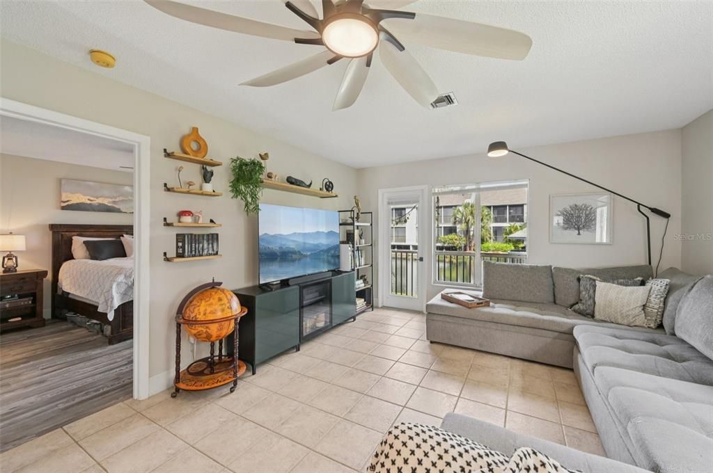 Под контрактом: $175,000 (2 спален, 2 ванн, 1004 Квадратных фут)