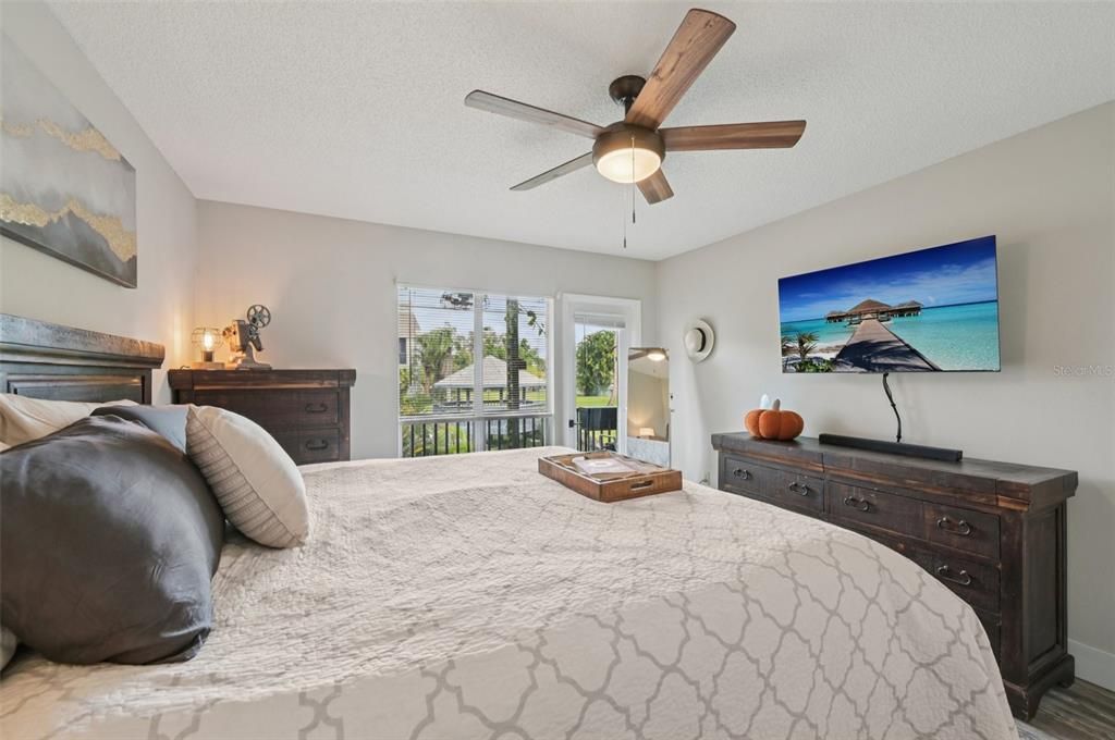 Под контрактом: $175,000 (2 спален, 2 ванн, 1004 Квадратных фут)