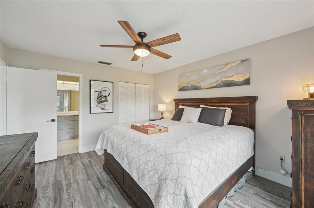 Под контрактом: $175,000 (2 спален, 2 ванн, 1004 Квадратных фут)