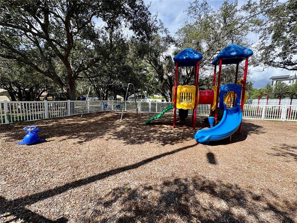 Activo con contrato: $2,325 (4 camas, 3 baños, 1808 Pies cuadrados)