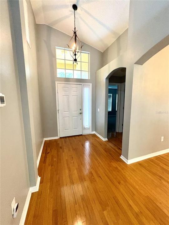 Activo con contrato: $2,325 (4 camas, 3 baños, 1808 Pies cuadrados)